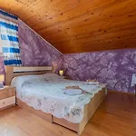 Cintya Pensión 3*