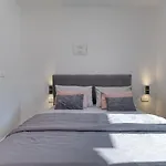 Pensión Cintya 3*