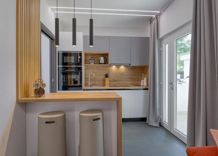 Cintya Πανσιόν