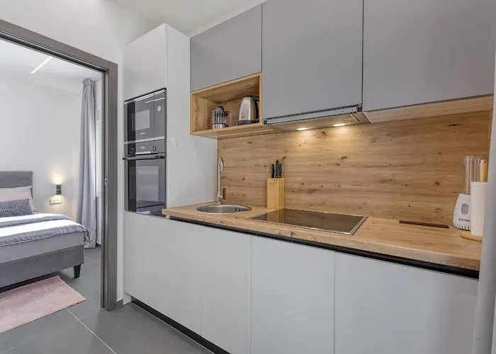 Cintya Πανσιόν